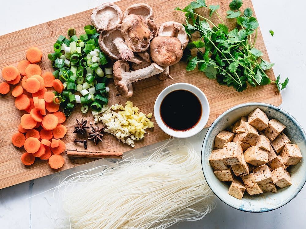 including fruits, and lean protein in each meal help to gain weight (Ella Olsson/Pexels)